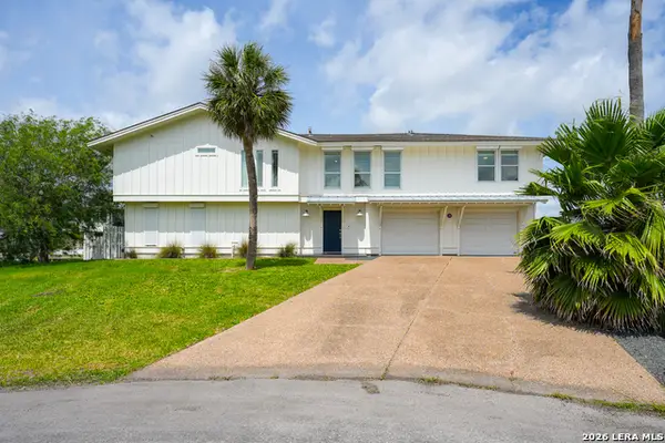 29 Whooping Crane Ln, Rockport, TX 78382