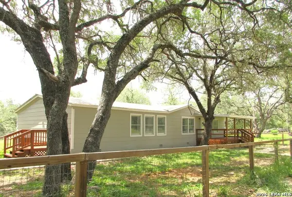204 County Road 7725, Natalia, TX 78059