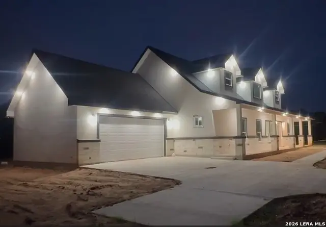 117 W Short Meadow Dr, Lytle, TX 78052 - #1