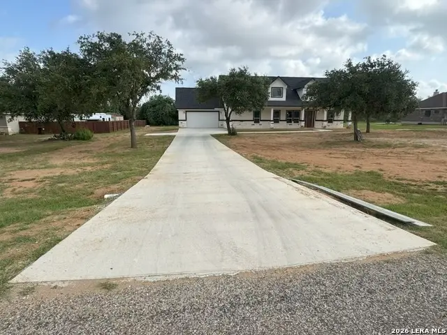 117 W Short Meadow Dr, Lytle, TX 78052 - #2