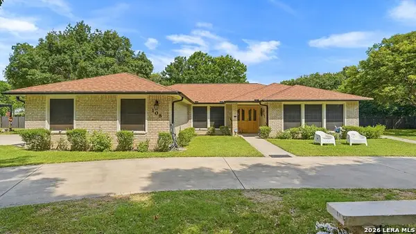 108 Woodlake Dr, McQueeney, TX 78123