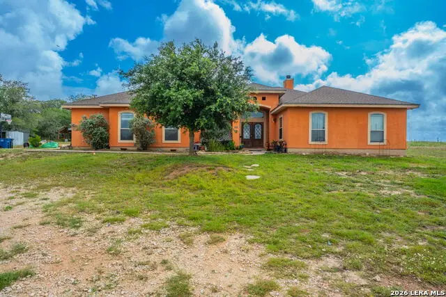 810 Mockingbird Ln, La Vernia, TX 78121 - #1