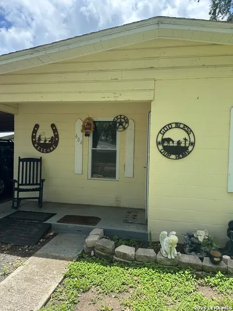 404 W Polk St, Sabinal, TX 78801