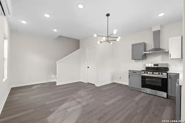 627 S Olive St, San Antonio, TX 78203 - #3