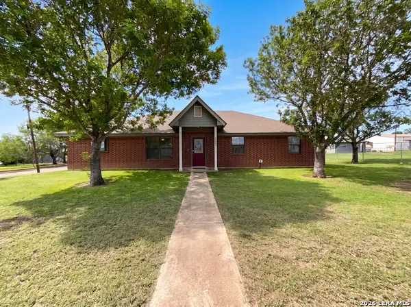 1014 Avenue I, Poteet, TX 78065