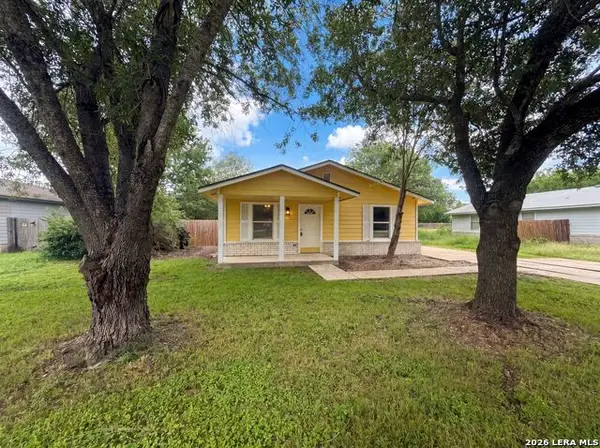 721 Roosevelt Dr, Seguin, TX 78155