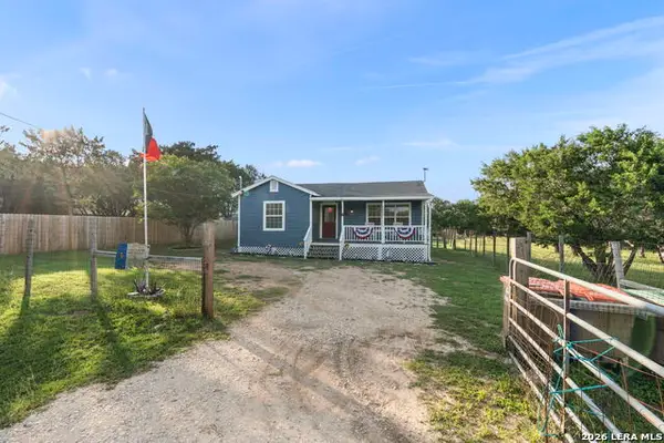 1283 Rocky Creek Dr, Canyon Lake, TX 78133