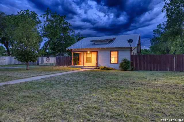 1231 N High St, Uvalde, TX 78801 - #3