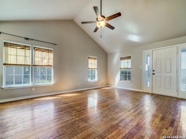 139 W Hosack St, Boerne, TX 78006 - #3