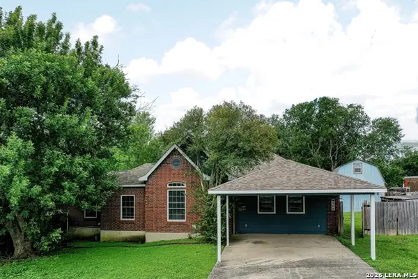 105 Sky Country Dr, New Braunfels, TX 78132