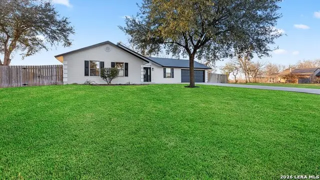 300 Ridge Crest Dr, Seguin, TX 78155 - #2