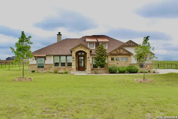 121 Valley Vew Dr, La Vernia, TX 78121