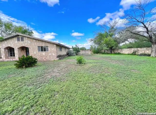 202 W Veltman St, Brackettville, TX 78832 - #3