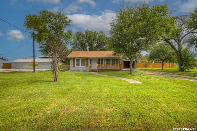 105 E Huebinger, Marion, TX 78124 - #2