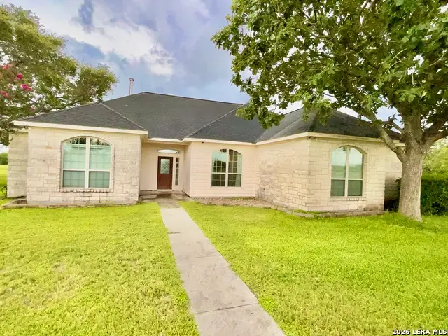 721 Deaf Smith Rd, Beeville, TX 78102 - #1