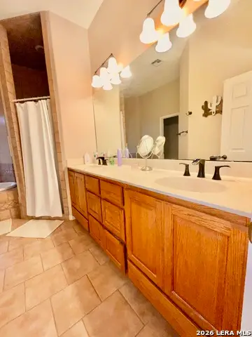 721 Deaf Smith Rd, Beeville, TX 78102 - #3