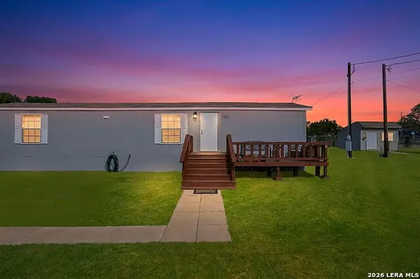526 Pr 1512, Bandera, TX 78003