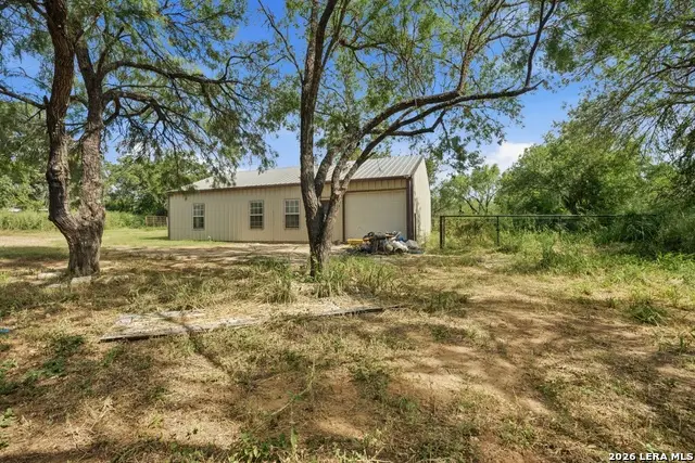 909 County Road 669, Devine, TX 78016 - #3
