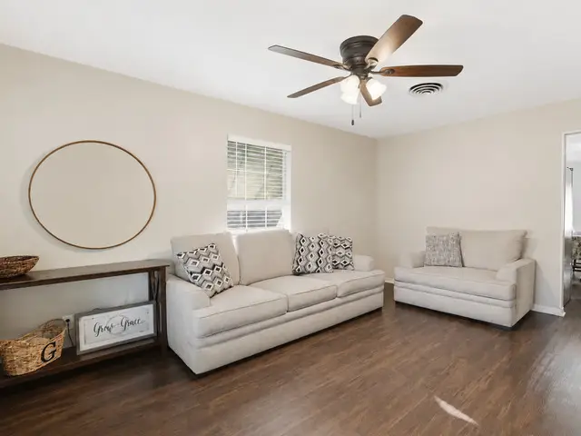 663 W Pyron Ave, San Antonio, TX 78221 - #3