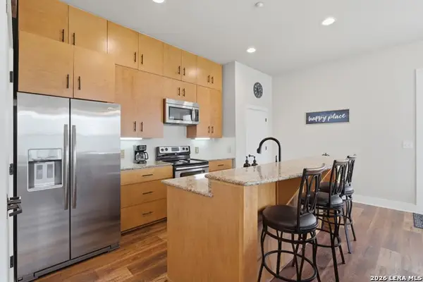 979 N Academy Ave #APT 2, New Braunfels, TX 78130