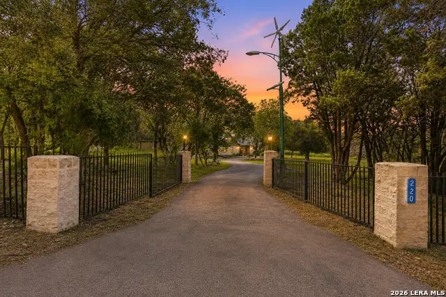 220 Lark Ln, New Braunfels, TX 78132 - #2