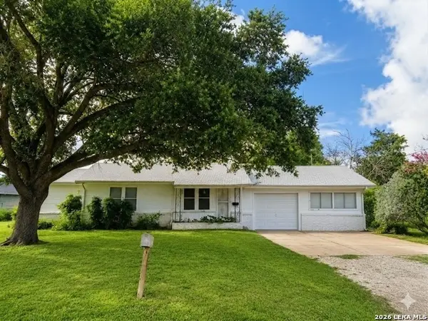 1106 Palm, Jourdanton, TX 78026