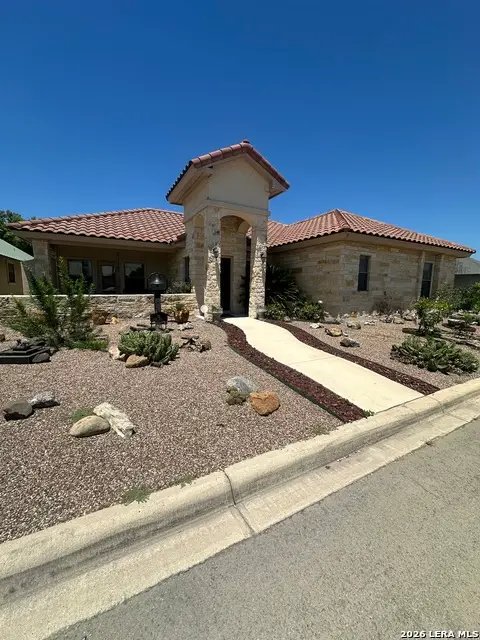 15 Leona Hts, Uvalde, TX 78801 - #1