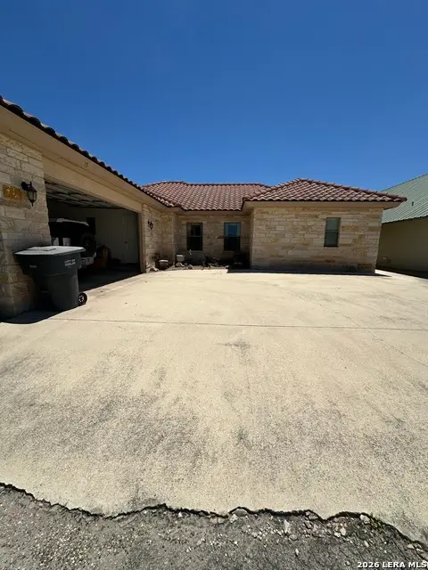 15 Leona Hts, Uvalde, TX 78801 - #2