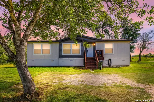 3876 County Road 427, Stockdale, TX 78160