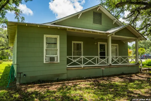 502 S Orange St, Sabinal, TX 78881