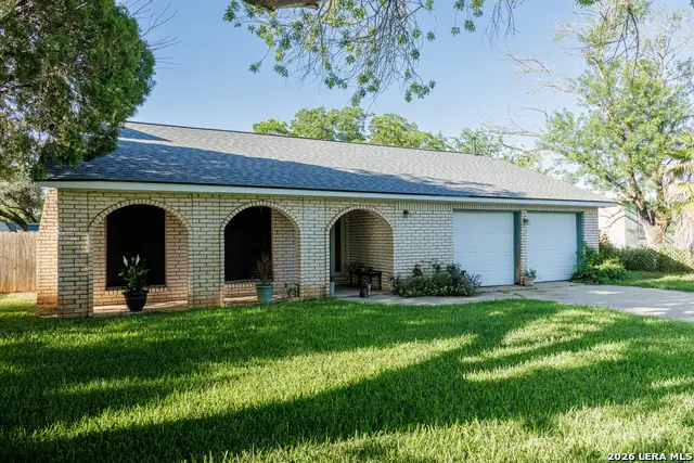 1107 E San Antonio St, Pearsall, TX 78061 - #2