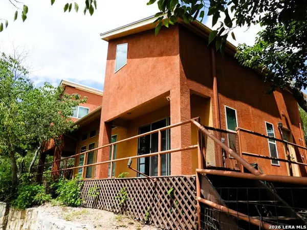 696 Faurie Rd, Lakehills, TX 78063