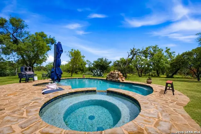 714 Veterans Dr, Sabinal, TX 78881 - #2