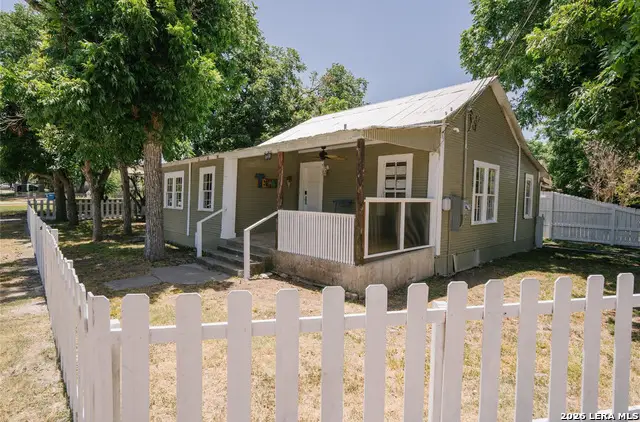 793 N Houston Avenue, New Braunfels, TX 78130 - #2