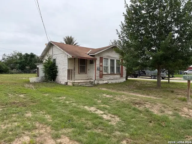 600 Crouch Ave, Devine, TX 78016 - #1
