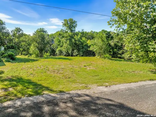 406 Irons St, Boerne, TX 78006 - #2