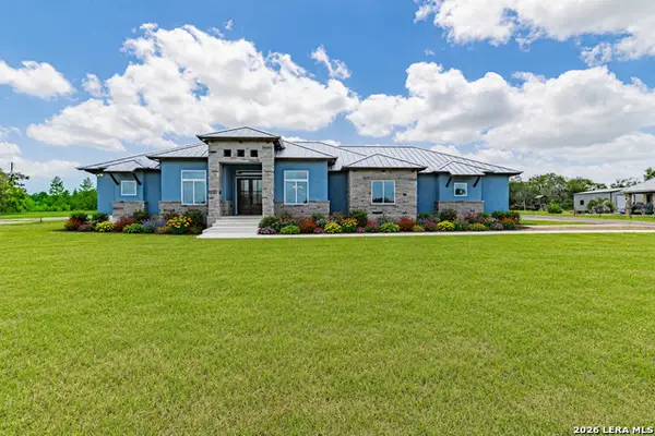 731 County Road 356, Adkins, TX 78101