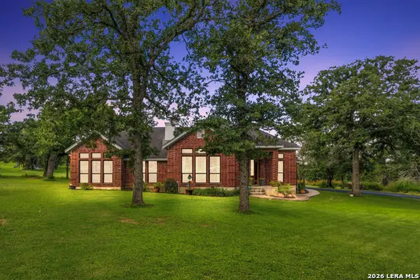 124 Rosewood Dr, La Vernia, TX 78121