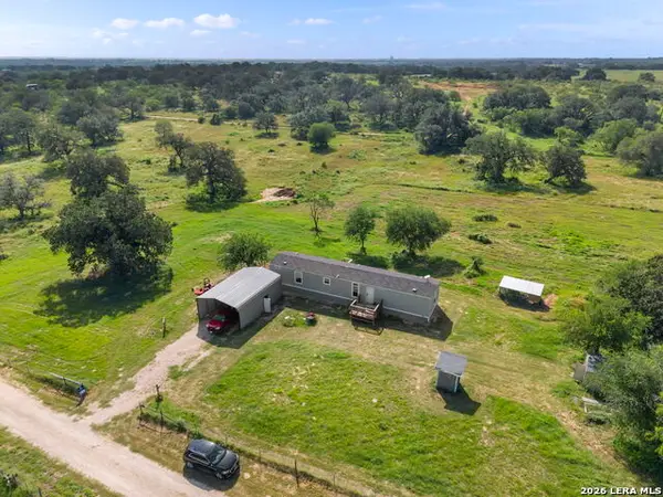 1029 Postert Ln, Floresville, TX 78114