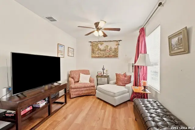 666 N San Eduardo Ave, San Antonio, TX 78228 - #3