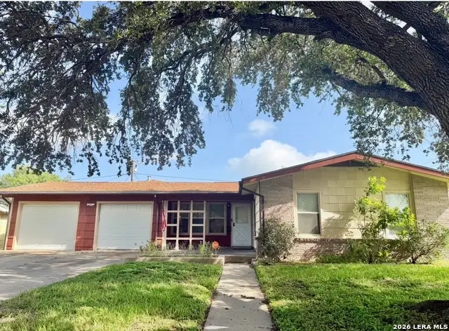 909 Toledo St, Beeville, TX 78102 - #2