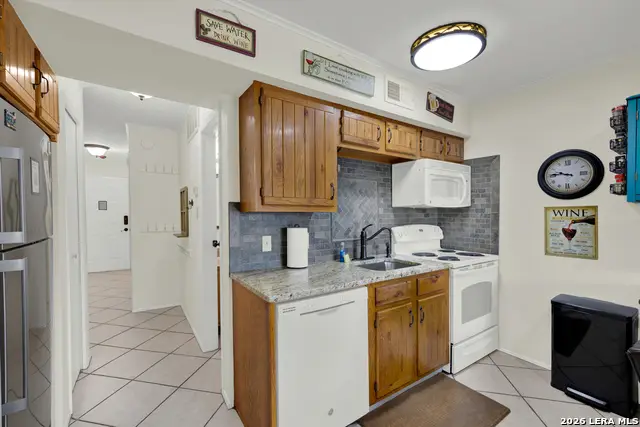 500 N Market # 105, New Braunfels, TX 78130 - #3