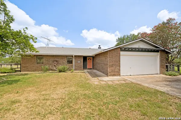 270 Briarwood Cir, Bandera, TX 78003