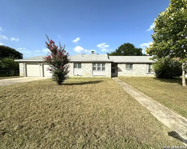 129 Cloverleaf Dr, Schertz, TX 78154