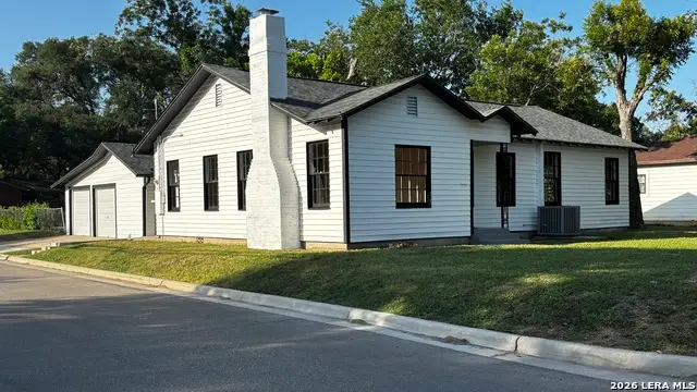 904 Bismark St, Seguin, TX 78155 - #1