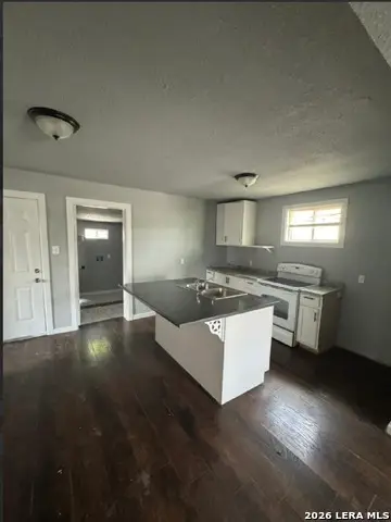 915 N San Marcos, San Antonio, TX 78207 - #3
