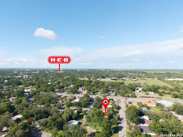 704 Cargile St, Uvalde, TX 78801 - #1