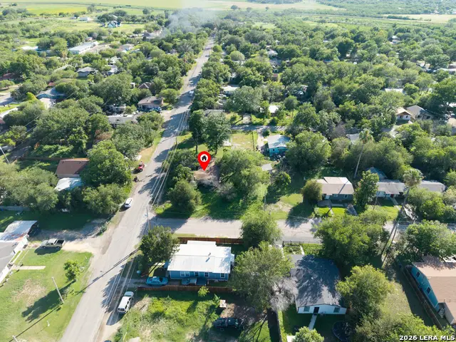 704 Cargile St, Uvalde, TX 78801 - #2