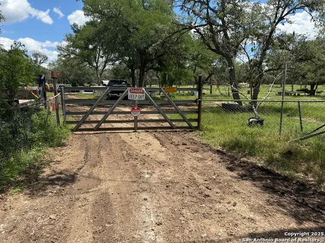 30602 Krueger Rd, Bulverde, TX 78163 - #1
