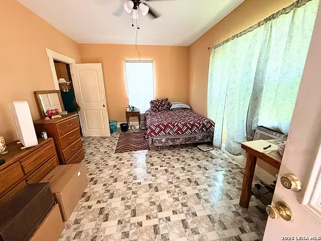 1110 W Lynwood Ave, San Antonio, TX 78201 - #3